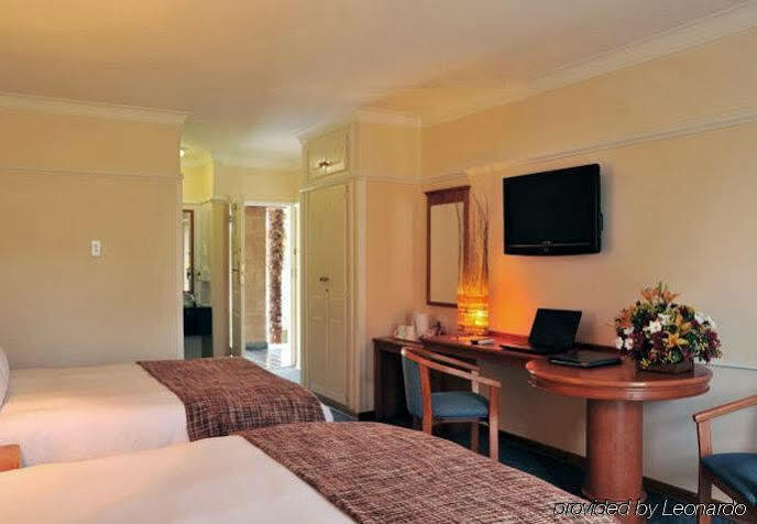 Protea Hotel By Marriott Клерксдорп Екстериор снимка